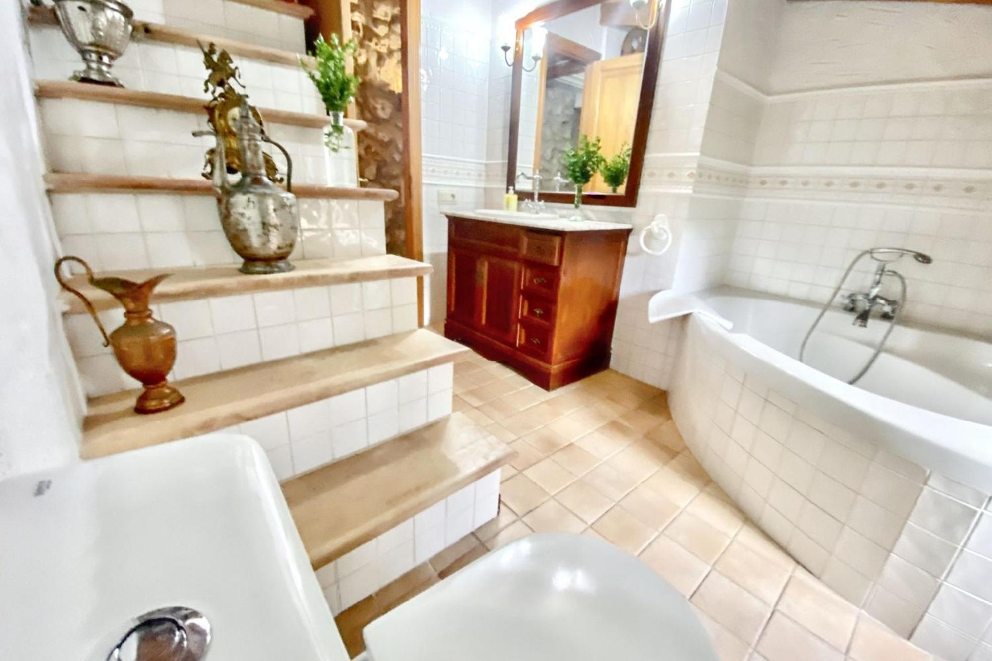 Spacious With Mountain View In